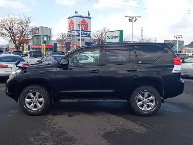 トヨタ ランドクルーザー プラド TX Lパッケージ 福井県 2011(平23)年 9.5万km ブラック 4WD/純正SDナビ（NSZT-W61G）/・（フルセグTV/CD/DVD/Bluetooth）/バックカメラ/横滑り防止装置/マルチテレインセレクト/クルーズコントロール/前席パワーシート/前席シートヒーター/ETC/純正フロアマット/電動格納サードシート/電動格納ウィンカーミラー/オートLEDライト/純正フロアマット/純正17インチAW/スマートキー