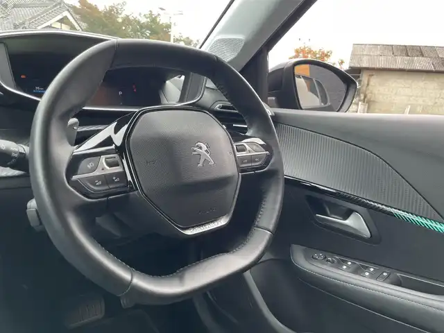 プジョー ２０８ アリュール 栃木県 2021(令3)年 4.8万km 黒 Applecarplay/androidAuto/バックカメラ/ETC/クリアランスソナー/アクティブクルーズコントロール/アクティブセーフブレーキ/レーンアシスト/ハーフレザー/ドライブレコーダー/LEDヘッドライト/オートライト