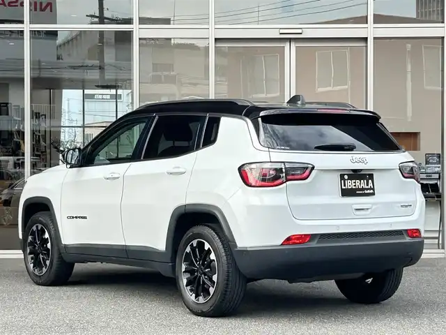 クライスラー・ジープ ジープ コンパス ロンジチュード 福岡県 2021(令3)年 4.6万km ブライトホワイト 後期　/ＡＣＣ／ＢＳＭ　/黒半革　/ＡｐｐｌｅＣａｒＰｌａｙ　/ＡｎｄｒｏｉｄＡｕｔｏ　/リアバックアップカメラ　/Ｂｌｕｅｔｏｏｔｈ　/前後ソナー　/スマートキー　/Ｆ／Ｒパーキングアシスト　/純正１７インチＡＷ