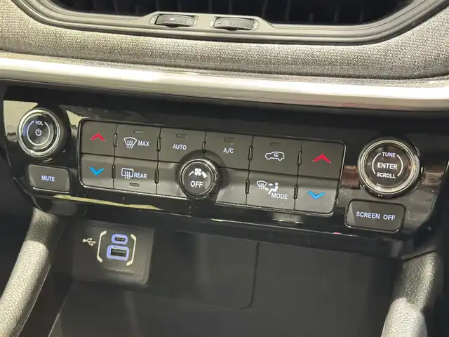 クライスラー・ジープ ジープ コンパス ロンジチュード 福岡県 2021(令3)年 4.6万km ブライトホワイト 後期　/ＡＣＣ／ＢＳＭ　/黒半革　/ＡｐｐｌｅＣａｒＰｌａｙ　/ＡｎｄｒｏｉｄＡｕｔｏ　/リアバックアップカメラ　/Ｂｌｕｅｔｏｏｔｈ　/前後ソナー　/スマートキー　/Ｆ／Ｒパーキングアシスト　/純正１７インチＡＷ