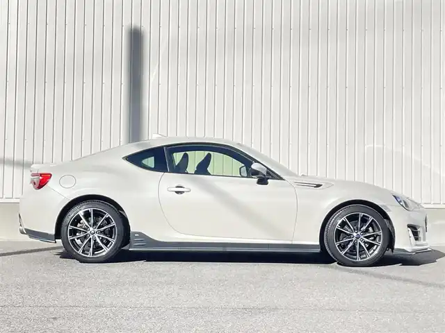 スバル ＢＲＺ R 群馬県 2019(平31)年 2.1万km クリスタルホワイトP ワンオーナー/純正ナビ/（CD/DVD/Bluetooth/AM/FM）/バックカメラ/STIエアロ/革巻きステアリング/前後ドライブレコーダー/純正アルミホイール/LEDヘッドランプ/横滑り防止/電動格納ミラー/TRACKモード/保証書/取扱説明書