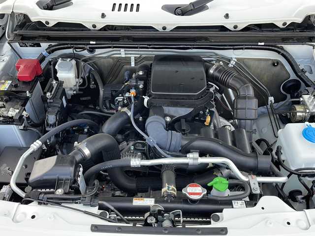 スズキ ジムニー XC 山口県 2024(令6)年 0.3万km ピュアホワイトP ALPINE9インチディスプレイオーディオ/・Bluetooth接続/・apple carplay/・android auto/レザー調シートカバー/スズキセーフティ/・デュアルセンサーブレーキサポート/・誤発進抑制機能/・車線逸脱警報/・ふらつき警報/・先行車発進お知らせ機能/・標識認識機能/・リヤパーキングセンサー/・アイドリングストップ/・レーダークルーズコントロール/バックソナー/純正フロアマット/スマートキー/プッシュスタート/シートヒーター/純正16インチアルミホイール/純正LEDライト/ドアバイザー/ウィンカーミラー