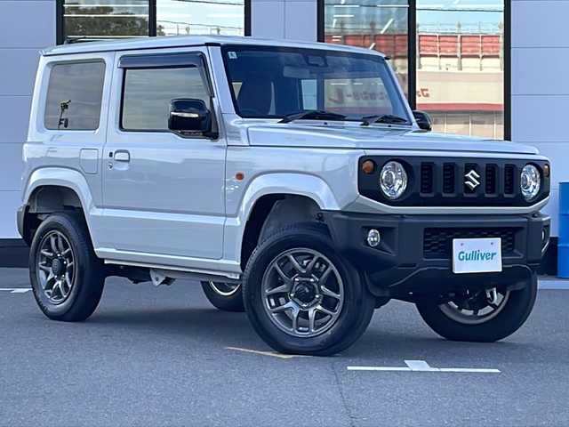 スズキ ジムニー XC 山口県 2024(令6)年 0.3万km ピュアホワイトP ALPINE9インチディスプレイオーディオ/・Bluetooth接続/・apple carplay/・android auto/レザー調シートカバー/スズキセーフティ/・デュアルセンサーブレーキサポート/・誤発進抑制機能/・車線逸脱警報/・ふらつき警報/・先行車発進お知らせ機能/・標識認識機能/・リヤパーキングセンサー/・アイドリングストップ/・レーダークルーズコントロール/バックソナー/純正フロアマット/スマートキー/プッシュスタート/シートヒーター/純正16インチアルミホイール/純正LEDライト/ドアバイザー/ウィンカーミラー