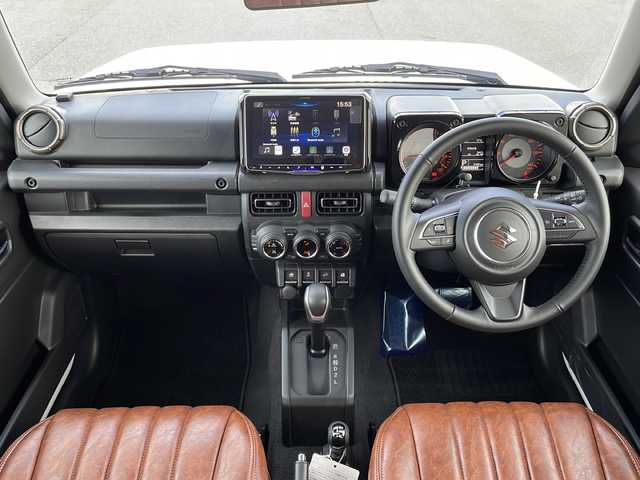 スズキ ジムニー XC 山口県 2024(令6)年 0.3万km ピュアホワイトP ALPINE9インチディスプレイオーディオ/・Bluetooth接続/・apple carplay/・android auto/レザー調シートカバー/スズキセーフティ/・デュアルセンサーブレーキサポート/・誤発進抑制機能/・車線逸脱警報/・ふらつき警報/・先行車発進お知らせ機能/・標識認識機能/・リヤパーキングセンサー/・アイドリングストップ/・レーダークルーズコントロール/バックソナー/純正フロアマット/スマートキー/プッシュスタート/シートヒーター/純正16インチアルミホイール/純正LEDライト/ドアバイザー/ウィンカーミラー