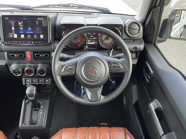 スズキ ジムニー XC 山口県 2024(令6)年 0.3万km ピュアホワイトP ALPINE9インチディスプレイオーディオ/・Bluetooth接続/・apple carplay/・android auto/レザー調シートカバー/スズキセーフティ/・デュアルセンサーブレーキサポート/・誤発進抑制機能/・車線逸脱警報/・ふらつき警報/・先行車発進お知らせ機能/・標識認識機能/・リヤパーキングセンサー/・アイドリングストップ/・レーダークルーズコントロール/バックソナー/純正フロアマット/スマートキー/プッシュスタート/シートヒーター/純正16インチアルミホイール/純正LEDライト/ドアバイザー/ウィンカーミラー