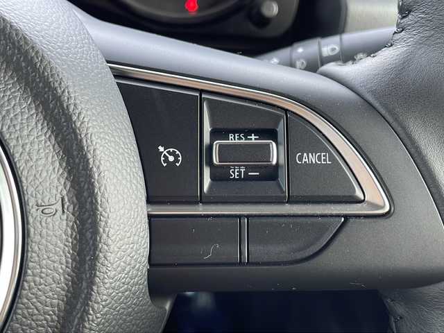 スズキ ジムニー XC 山口県 2024(令6)年 0.3万km ピュアホワイトP ALPINE9インチディスプレイオーディオ/・Bluetooth接続/・apple carplay/・android auto/レザー調シートカバー/スズキセーフティ/・デュアルセンサーブレーキサポート/・誤発進抑制機能/・車線逸脱警報/・ふらつき警報/・先行車発進お知らせ機能/・標識認識機能/・リヤパーキングセンサー/・アイドリングストップ/・レーダークルーズコントロール/バックソナー/純正フロアマット/スマートキー/プッシュスタート/シートヒーター/純正16インチアルミホイール/純正LEDライト/ドアバイザー/ウィンカーミラー