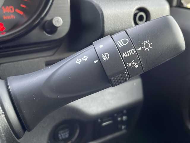 スズキ ジムニー XC 山口県 2024(令6)年 0.3万km ピュアホワイトP ALPINE9インチディスプレイオーディオ/・Bluetooth接続/・apple carplay/・android auto/レザー調シートカバー/スズキセーフティ/・デュアルセンサーブレーキサポート/・誤発進抑制機能/・車線逸脱警報/・ふらつき警報/・先行車発進お知らせ機能/・標識認識機能/・リヤパーキングセンサー/・アイドリングストップ/・レーダークルーズコントロール/バックソナー/純正フロアマット/スマートキー/プッシュスタート/シートヒーター/純正16インチアルミホイール/純正LEDライト/ドアバイザー/ウィンカーミラー