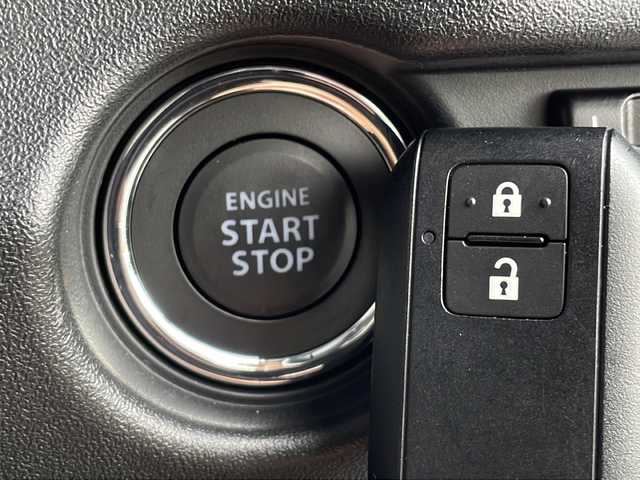 スズキ ジムニー XC 山口県 2024(令6)年 0.3万km ピュアホワイトP ALPINE9インチディスプレイオーディオ/・Bluetooth接続/・apple carplay/・android auto/レザー調シートカバー/スズキセーフティ/・デュアルセンサーブレーキサポート/・誤発進抑制機能/・車線逸脱警報/・ふらつき警報/・先行車発進お知らせ機能/・標識認識機能/・リヤパーキングセンサー/・アイドリングストップ/・レーダークルーズコントロール/バックソナー/純正フロアマット/スマートキー/プッシュスタート/シートヒーター/純正16インチアルミホイール/純正LEDライト/ドアバイザー/ウィンカーミラー