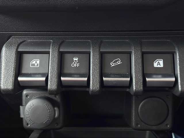 スズキ ジムニー XC 山口県 2024(令6)年 0.3万km ピュアホワイトP ALPINE9インチディスプレイオーディオ/・Bluetooth接続/・apple carplay/・android auto/レザー調シートカバー/スズキセーフティ/・デュアルセンサーブレーキサポート/・誤発進抑制機能/・車線逸脱警報/・ふらつき警報/・先行車発進お知らせ機能/・標識認識機能/・リヤパーキングセンサー/・アイドリングストップ/・レーダークルーズコントロール/バックソナー/純正フロアマット/スマートキー/プッシュスタート/シートヒーター/純正16インチアルミホイール/純正LEDライト/ドアバイザー/ウィンカーミラー