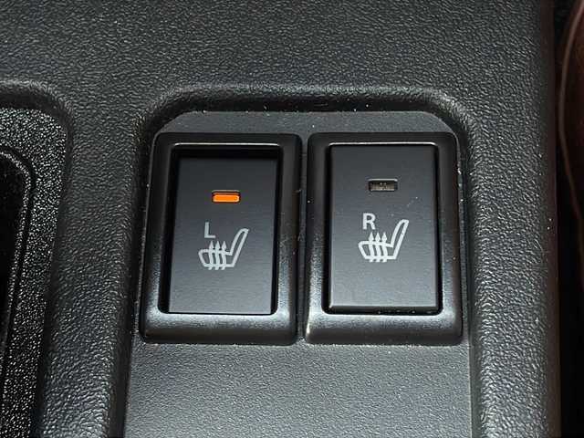 スズキ ジムニー XC 山口県 2024(令6)年 0.3万km ピュアホワイトP ALPINE9インチディスプレイオーディオ/・Bluetooth接続/・apple carplay/・android auto/レザー調シートカバー/スズキセーフティ/・デュアルセンサーブレーキサポート/・誤発進抑制機能/・車線逸脱警報/・ふらつき警報/・先行車発進お知らせ機能/・標識認識機能/・リヤパーキングセンサー/・アイドリングストップ/・レーダークルーズコントロール/バックソナー/純正フロアマット/スマートキー/プッシュスタート/シートヒーター/純正16インチアルミホイール/純正LEDライト/ドアバイザー/ウィンカーミラー