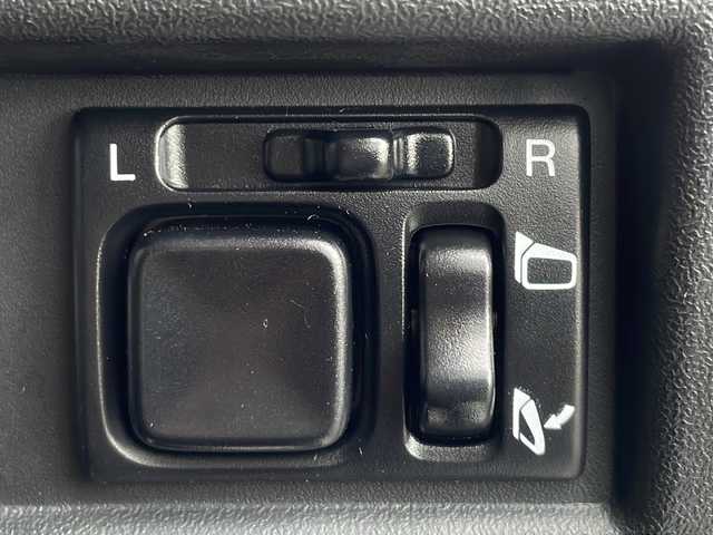 スズキ ジムニー XC 山口県 2024(令6)年 0.3万km ピュアホワイトP ALPINE9インチディスプレイオーディオ/・Bluetooth接続/・apple carplay/・android auto/レザー調シートカバー/スズキセーフティ/・デュアルセンサーブレーキサポート/・誤発進抑制機能/・車線逸脱警報/・ふらつき警報/・先行車発進お知らせ機能/・標識認識機能/・リヤパーキングセンサー/・アイドリングストップ/・レーダークルーズコントロール/バックソナー/純正フロアマット/スマートキー/プッシュスタート/シートヒーター/純正16インチアルミホイール/純正LEDライト/ドアバイザー/ウィンカーミラー