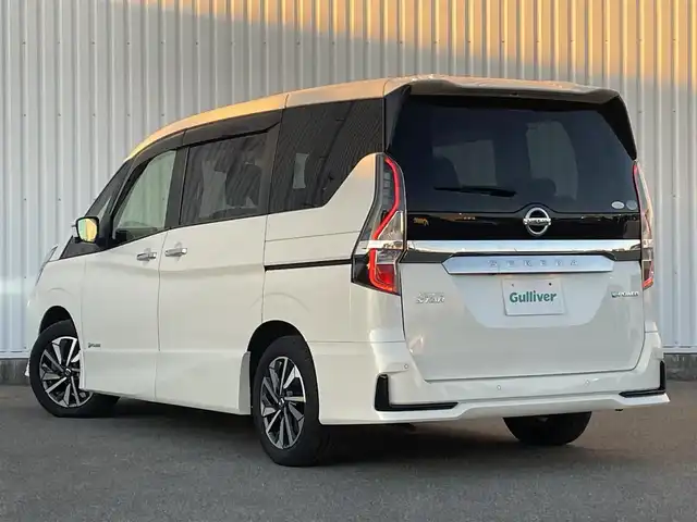 日産 セレナ e－パワー ハイウェイスター G 福岡県 2021(令3)年 8万km ブリリアントホワイトパール プロパイロット/純正９インチナビ（ＭＭ３２０Ｄ－Ｌ）/フルセグTV/CD/DVD/BT/SD/AM/FM/全周囲カメラ/デジタルインナーミラー/衝突軽減/BSW/両側パワースライドドア/ドラレコ/ビルトインＥＴＣ/純正１６ＡＷ/ＬＥＤオートライト/電動パーキング/ブレーキホールド/スマートキー/プッシュスタート/ロールサンシェード/シートバックテーブル