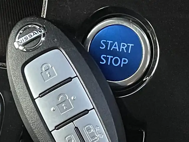 日産 セレナ e－パワー ハイウェイスター G 福岡県 2021(令3)年 8万km ブリリアントホワイトパール プロパイロット/純正９インチナビ（ＭＭ３２０Ｄ－Ｌ）/フルセグTV/CD/DVD/BT/SD/AM/FM/全周囲カメラ/デジタルインナーミラー/衝突軽減/BSW/両側パワースライドドア/ドラレコ/ビルトインＥＴＣ/純正１６ＡＷ/ＬＥＤオートライト/電動パーキング/ブレーキホールド/スマートキー/プッシュスタート/ロールサンシェード/シートバックテーブル