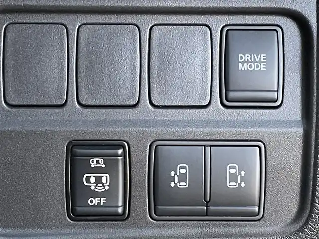 日産 セレナ e－パワー ハイウェイスター G 福岡県 2021(令3)年 8万km ブリリアントホワイトパール プロパイロット/純正９インチナビ（ＭＭ３２０Ｄ－Ｌ）/フルセグTV/CD/DVD/BT/SD/AM/FM/全周囲カメラ/デジタルインナーミラー/衝突軽減/BSW/両側パワースライドドア/ドラレコ/ビルトインＥＴＣ/純正１６ＡＷ/ＬＥＤオートライト/電動パーキング/ブレーキホールド/スマートキー/プッシュスタート/ロールサンシェード/シートバックテーブル