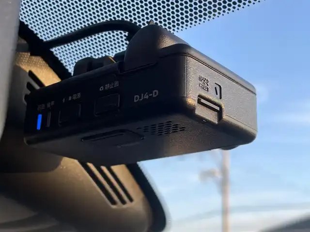 日産 セレナ e－パワー ハイウェイスター G 福岡県 2021(令3)年 8万km ブリリアントホワイトパール プロパイロット/純正９インチナビ（ＭＭ３２０Ｄ－Ｌ）/フルセグTV/CD/DVD/BT/SD/AM/FM/全周囲カメラ/デジタルインナーミラー/衝突軽減/BSW/両側パワースライドドア/ドラレコ/ビルトインＥＴＣ/純正１６ＡＷ/ＬＥＤオートライト/電動パーキング/ブレーキホールド/スマートキー/プッシュスタート/ロールサンシェード/シートバックテーブル