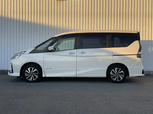 日産 セレナ e－パワー ハイウェイスター G 福岡県 2021(令3)年 8万km ブリリアントホワイトパール プロパイロット/純正９インチナビ（ＭＭ３２０Ｄ－Ｌ）/フルセグTV/CD/DVD/BT/SD/AM/FM/全周囲カメラ/デジタルインナーミラー/衝突軽減/BSW/両側パワースライドドア/ドラレコ/ビルトインＥＴＣ/純正１６ＡＷ/ＬＥＤオートライト/電動パーキング/ブレーキホールド/スマートキー/プッシュスタート/ロールサンシェード/シートバックテーブル