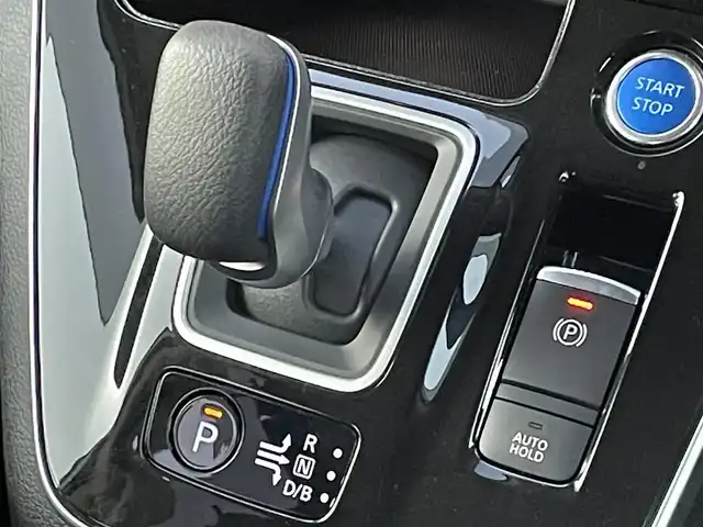 日産 セレナ e－パワー ハイウェイスター G 福岡県 2021(令3)年 8万km ブリリアントホワイトパール プロパイロット/純正９インチナビ（ＭＭ３２０Ｄ－Ｌ）/フルセグTV/CD/DVD/BT/SD/AM/FM/全周囲カメラ/デジタルインナーミラー/衝突軽減/BSW/両側パワースライドドア/ドラレコ/ビルトインＥＴＣ/純正１６ＡＷ/ＬＥＤオートライト/電動パーキング/ブレーキホールド/スマートキー/プッシュスタート/ロールサンシェード/シートバックテーブル