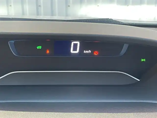 日産 セレナ e－パワー ハイウェイスター G 福岡県 2021(令3)年 8万km ブリリアントホワイトパール プロパイロット/純正９インチナビ（ＭＭ３２０Ｄ－Ｌ）/フルセグTV/CD/DVD/BT/SD/AM/FM/全周囲カメラ/デジタルインナーミラー/衝突軽減/BSW/両側パワースライドドア/ドラレコ/ビルトインＥＴＣ/純正１６ＡＷ/ＬＥＤオートライト/電動パーキング/ブレーキホールド/スマートキー/プッシュスタート/ロールサンシェード/シートバックテーブル