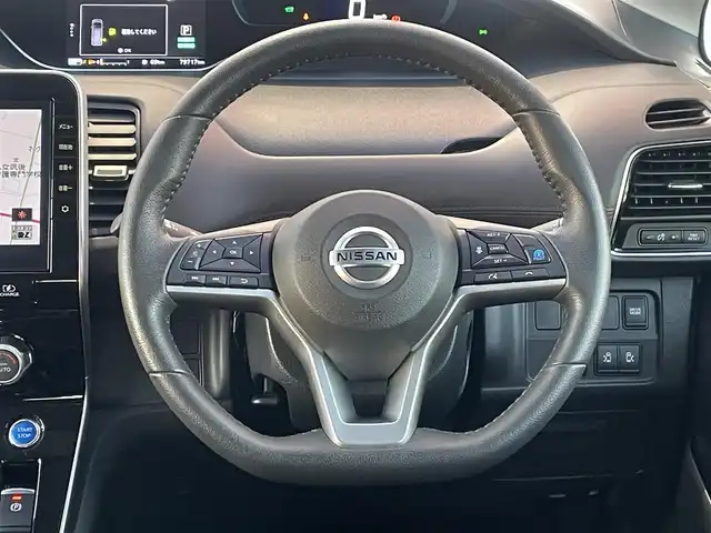 日産 セレナ e－パワー ハイウェイスター G 福岡県 2021(令3)年 8万km ブリリアントホワイトパール プロパイロット/純正９インチナビ（ＭＭ３２０Ｄ－Ｌ）/フルセグTV/CD/DVD/BT/SD/AM/FM/全周囲カメラ/デジタルインナーミラー/衝突軽減/BSW/両側パワースライドドア/ドラレコ/ビルトインＥＴＣ/純正１６ＡＷ/ＬＥＤオートライト/電動パーキング/ブレーキホールド/スマートキー/プッシュスタート/ロールサンシェード/シートバックテーブル