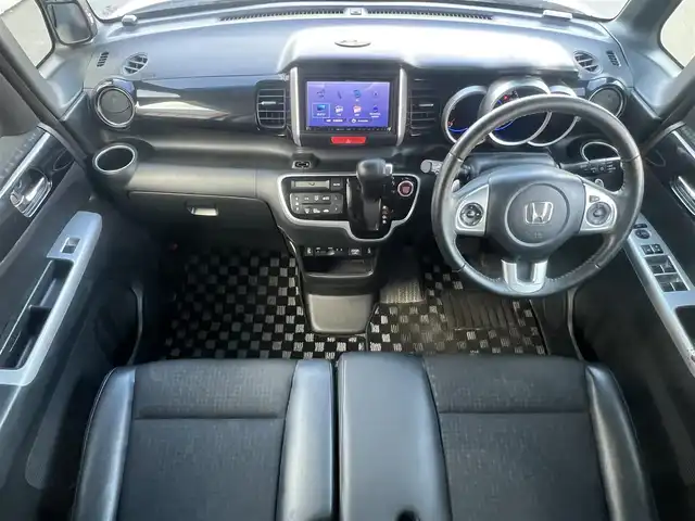 ホンダ Ｎ ＢＯＸ カスタム G ターボ Lパッケージ 秋田県 2017(平29)年 12.7万km プレミアムホワイトパールⅡ 社外ナビ/４WD/スマートキー/両側パワスラ/ターボ/フルセグ/前席シートヒーター/社外アルミ/社外フロアマット/ETC/ステアリングスイッチ/フリップダウンモニター/アイドリングストップ/プッシュスタート/オートライト/オートエアコン/パドルシフト/横滑り防止/純正ドアバイザー/オートエアコン/オートライト/パワーステアリング/パワーウィンドウ/電動格納ウィンカーミラー/フルフラットシート/チップアップシート/保証書/取扱説明書/記録簿