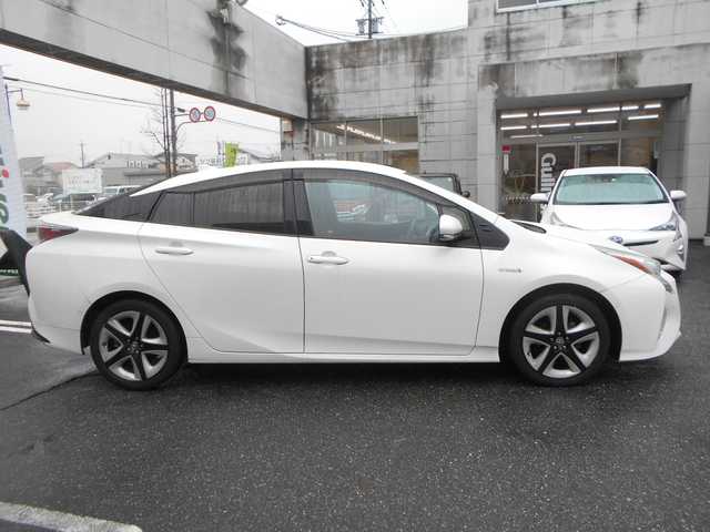 トヨタ プリウス A ツーリングセレクション 愛知県 2016(平28)年 8.6万km ホワイトパールクリスタルシャイン トヨタセーフティセンス/純正SDナビ・DVD/フルセグテレビ/Bluetooth/バックカメラ/ビルトインETC/レーダークルーズコントロール/オートマチックハイビーム/レーンディパーチャーアラート/ブラインドスポットモニター/ヘッドアップディスプレイ/スマートキー２個/プッシュスタート/opスペアタイヤ/保証書・取説・ナビ取説あり