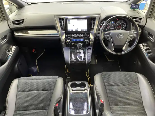 トヨタ ヴェルファイア Z Aエディション ゴールデンアイズ 滋賀県 2017(平29)年 3.7万km ホワイトパールクリスタルシャイン 禁煙車/純正ナビ/（CD/DVD/SD/AUX/VTR/Bluetooth/フルセグTV）/パノラミックビューモニター/純正フリップダウンモニター/ミラー型ドライブレコーダー/ビルトインETC/JBLプレミアムサウンド/両側電動スライドドア/パワーバックドア/電動パーキングブレーキ/オートホールドブレーキ/レーダー探知機/クリアランスソナー/インテリジェントクリアランスソナー/革巻きステアリング/レーダークルーズコントロール/ステアリングリモコン/LEDヘッドライト/フォグランプ/オートヘッドライト/ハーフレザーシート/純正アルミホイール/純正フロアマット/オートリトラーミラー/スペアキー1本