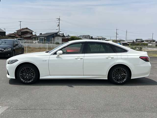 トヨタ クラウン ハイブリッド S スポーツスタイル 香川県 2020(令2)年 1.7万km ホワイトパールクリスタルシャイン 純正メモリナビ/・フルセグテレビ/・Bluetooth接続/・DVD再生/・全方位カメラ/・CD再生/レーダークルーズコントロール/ブラインドスポットモニター/パワーシート（運転席＋助手席）/シートヒーター（運転席＋助手席）/ステアリングヒーター/ステアリングスイッチ/前後コーナーセンサー/LEDヘッドライト/オートライト/オートマチックハイビーム/ETC２．０/プッシュスタート/スペアキー１本