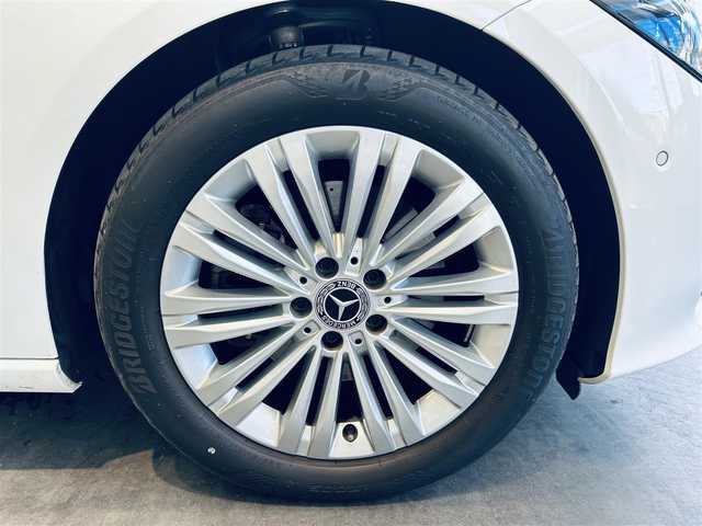 メルセデス・ベンツ Ｍ・ベンツ Ｃ２２０ｄ アバンギャルド 大阪府 2022(令4)年 3.2万km ポーラホワイト 衝突軽減システム/ディストロニック/純正ナビ/フルセグ/全方位カメラ/アンビエントライト/ステアリングアシスト/ヘッドアップディスプレイ/ブラインドスポットモニター/パドルシフト/SOSコール/デジタルライト/ステアリングスイッチ/スマートキー/電動リアゲート