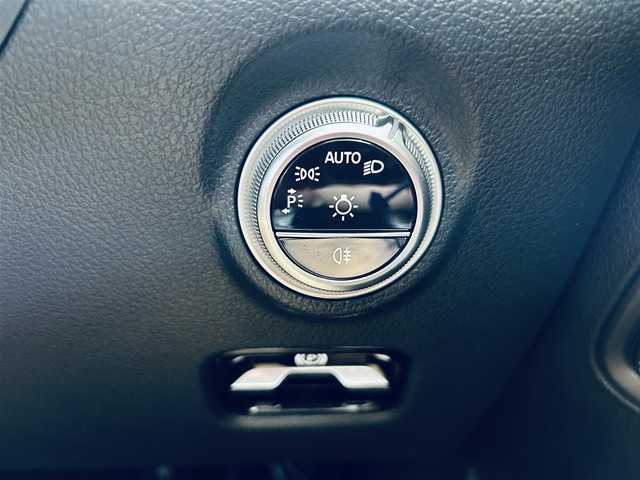 メルセデス・ベンツ Ｍ・ベンツ Ｃ２２０ｄ アバンギャルド 大阪府 2022(令4)年 3.2万km ポーラホワイト 衝突軽減システム/ディストロニック/純正ナビ/フルセグ/全方位カメラ/アンビエントライト/ステアリングアシスト/ヘッドアップディスプレイ/ブラインドスポットモニター/パドルシフト/SOSコール/デジタルライト/ステアリングスイッチ/スマートキー/電動リアゲート