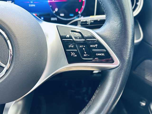 メルセデス・ベンツ Ｍ・ベンツ Ｃ２２０ｄ アバンギャルド 大阪府 2022(令4)年 3.2万km ポーラホワイト 衝突軽減システム/ディストロニック/純正ナビ/フルセグ/全方位カメラ/アンビエントライト/ステアリングアシスト/ヘッドアップディスプレイ/ブラインドスポットモニター/パドルシフト/SOSコール/デジタルライト/ステアリングスイッチ/スマートキー/電動リアゲート