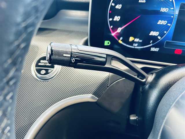 メルセデス・ベンツ Ｍ・ベンツ Ｃ２２０ｄ アバンギャルド 大阪府 2022(令4)年 3.2万km ポーラホワイト 衝突軽減システム/ディストロニック/純正ナビ/フルセグ/全方位カメラ/アンビエントライト/ステアリングアシスト/ヘッドアップディスプレイ/ブラインドスポットモニター/パドルシフト/SOSコール/デジタルライト/ステアリングスイッチ/スマートキー/電動リアゲート