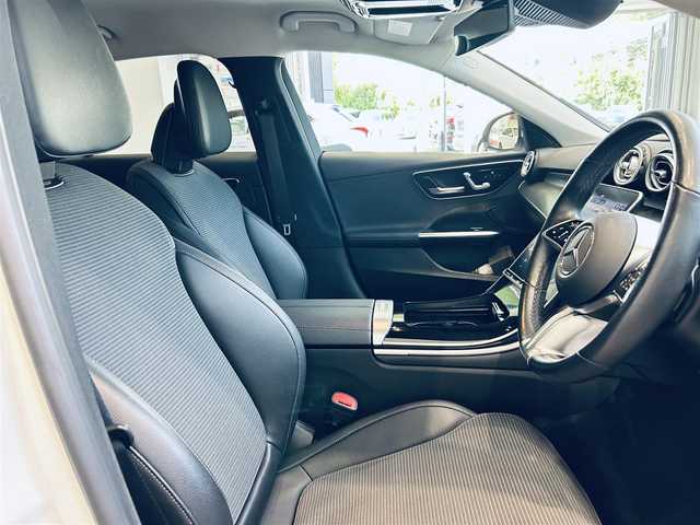 メルセデス・ベンツ Ｍ・ベンツ Ｃ２２０ｄ アバンギャルド 大阪府 2022(令4)年 3.2万km ポーラホワイト 衝突軽減システム/ディストロニック/純正ナビ/フルセグ/全方位カメラ/アンビエントライト/ステアリングアシスト/ヘッドアップディスプレイ/ブラインドスポットモニター/パドルシフト/SOSコール/デジタルライト/ステアリングスイッチ/スマートキー/電動リアゲート