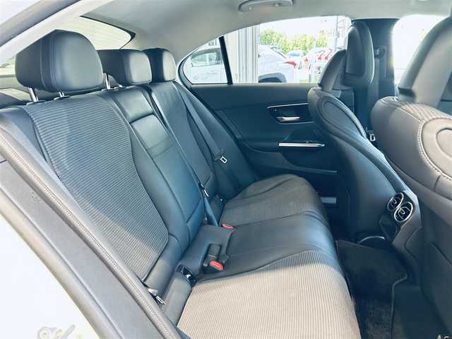 メルセデス・ベンツ Ｍ・ベンツ Ｃ２２０ｄ アバンギャルド 大阪府 2022(令4)年 3.2万km ポーラホワイト 衝突軽減システム/ディストロニック/純正ナビ/フルセグ/全方位カメラ/アンビエントライト/ステアリングアシスト/ヘッドアップディスプレイ/ブラインドスポットモニター/パドルシフト/SOSコール/デジタルライト/ステアリングスイッチ/スマートキー/電動リアゲート