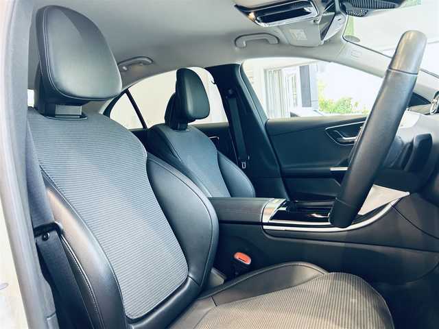 メルセデス・ベンツ Ｍ・ベンツ Ｃ２２０ｄ アバンギャルド 大阪府 2022(令4)年 3.2万km ポーラホワイト 衝突軽減システム/ディストロニック/純正ナビ/フルセグ/全方位カメラ/アンビエントライト/ステアリングアシスト/ヘッドアップディスプレイ/ブラインドスポットモニター/パドルシフト/SOSコール/デジタルライト/ステアリングスイッチ/スマートキー/電動リアゲート