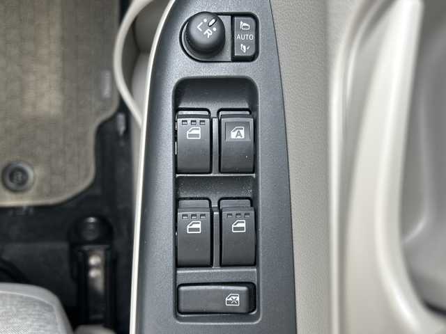 トヨタ パッソ X 岐阜県 2023(令5)年 1.7万km ファイアークォーツレッドM /ワンオーナー//純正7インチSDナビ/(Bluetooth/CD/USB/FM/AM/TV)//ワンセグテレビ//バックカメラ//前方ドライブレコーダー//レーンアシスト//衝突被害軽減システム//オートライト//アイドリングストップ//プッシュスタート&スマートキー//純正14インチホイール//ビルトインETC