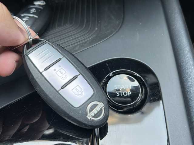 日産 ノート X 宮崎県 2023(令5)年 7.7万km オーロラフレアブルーパール 純正SDナビ（applecarplay/Bluetooth/TV）/全周囲カメラ/デジタルインナーミラー/プロパイロットシステム/ステアリングリモコン/ETC2.0/置くだけ充電/プッシュスタート/スペアキー/コーナーセンサー/オートライト/オートハイビーム/純正フロアマット