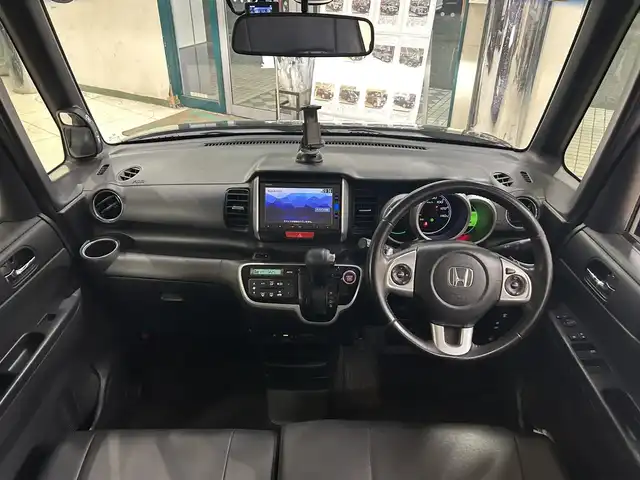 ホンダ Ｎ ＢＯＸ G ターボ Lパッケージ 東京都 2016(平28)年 10.6万km スマートブラック 純正ディーラーナビ/(VXM-164CSi)/(CD/ワンセグTV/ipod/BT/SD/USB)/両側パワースライドドア/横滑り防止/衝突被害軽減ブレーキ/電動格納ウインカーミラー/ドアバイザー/オートライト/LEDライト/クルーズコントロール/革巻きステアリング/ステアリングスイッチ/パドルシフト/ETC/前方ドライブレコーダー/純正フロアマット/レザー調シートカバー/後席テーブル/後席サンシェード/ISOFIX/リアプライバシーガラス/ドアハンドルプロテクター/W+サイドSRS&ABS