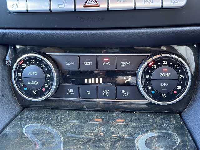 メルセデス・ベンツ ＣＬＳ３５０ シューティングブレーク 道央・札幌 2013(平25)年 6.5万km オブシディアンブラック 純正ナビ(TV/BT/CD)/純正フロアマット/メモリーシート前席/パワーシート前席/シートヒーター全席/パドルシフト/サンルーフ/バックモニター/リアモニター/ETC/社外オーディオ/レザーシート/電格ミラー/社外後席用モニター