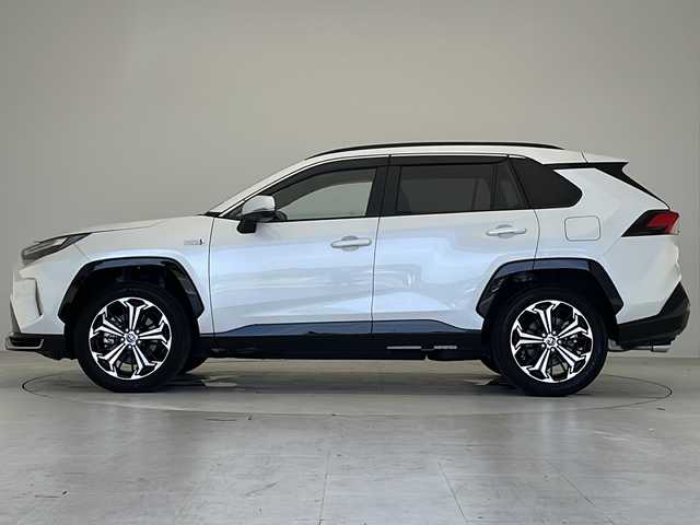 トヨタ ＲＡＶ４ ＰＨＶ Z 愛知県 2023(令5)年 0.8万km プラチナホワイトパールマイカ 衝突軽減システム/純正10型ディズプレイオーディオ　ナビ機能あり/レーダークルーズコントロール/シートヒーター/エアシート/フルセグ/Bluetooth/バックカメラ/電動リアゲート/ルーフレール/パワーシート/ヘッドアップディスプレイ/コーナーセンサー/純正アルミホイール/ETC2.0/ブラインドスポットモニター/LEDヘッドライト/ステアリングヒーター/インテリジェントミラー/オートマチックハイビーム/置くだけ充電機/ドライブレコーダー/ステアリングスイッチ/スマートキー/プッシュスタート