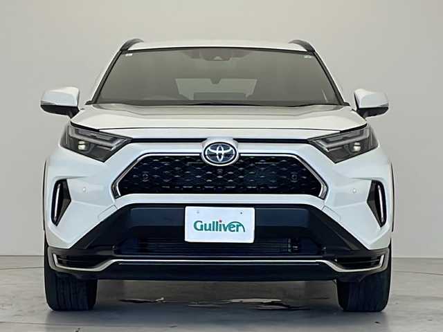 トヨタ ＲＡＶ４ ＰＨＶ Z 愛知県 2023(令5)年 0.8万km プラチナホワイトパールマイカ 衝突軽減システム/純正10型ディズプレイオーディオ　ナビ機能あり/レーダークルーズコントロール/シートヒーター/エアシート/フルセグ/Bluetooth/バックカメラ/電動リアゲート/ルーフレール/パワーシート/ヘッドアップディスプレイ/コーナーセンサー/純正アルミホイール/ETC2.0/ブラインドスポットモニター/LEDヘッドライト/ステアリングヒーター/インテリジェントミラー/オートマチックハイビーム/置くだけ充電機/ドライブレコーダー/ステアリングスイッチ/スマートキー/プッシュスタート