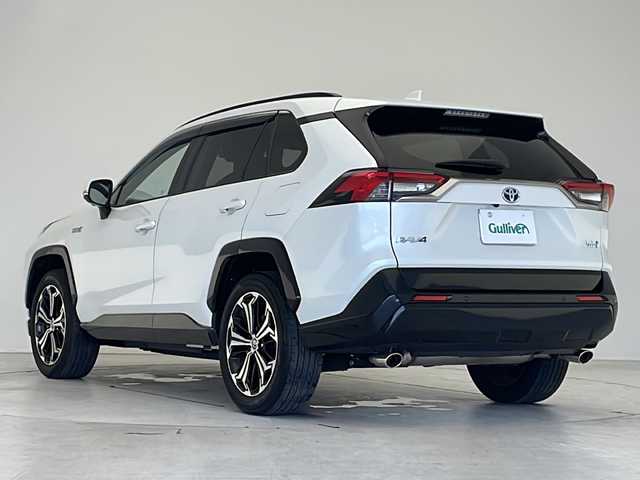 トヨタ ＲＡＶ４ ＰＨＶ Z 愛知県 2023(令5)年 0.8万km プラチナホワイトパールマイカ 衝突軽減システム/純正10型ディズプレイオーディオ　ナビ機能あり/レーダークルーズコントロール/シートヒーター/エアシート/フルセグ/Bluetooth/バックカメラ/電動リアゲート/ルーフレール/パワーシート/ヘッドアップディスプレイ/コーナーセンサー/純正アルミホイール/ETC2.0/ブラインドスポットモニター/LEDヘッドライト/ステアリングヒーター/インテリジェントミラー/オートマチックハイビーム/置くだけ充電機/ドライブレコーダー/ステアリングスイッチ/スマートキー/プッシュスタート