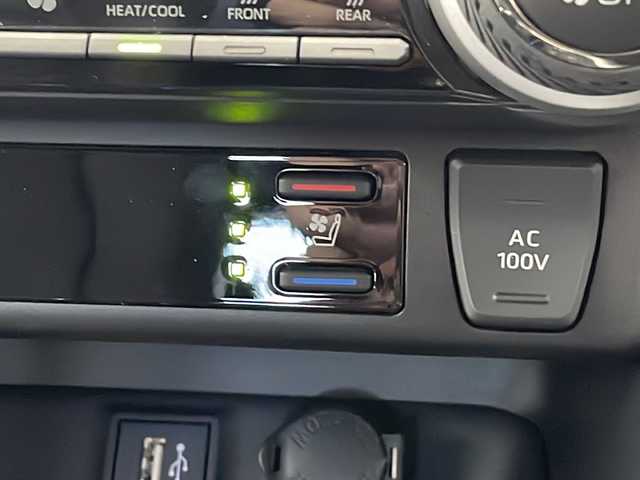 トヨタ ＲＡＶ４ ＰＨＶ Z 愛知県 2023(令5)年 0.8万km プラチナホワイトパールマイカ 衝突軽減システム/純正10型ディズプレイオーディオ　ナビ機能あり/レーダークルーズコントロール/シートヒーター/エアシート/フルセグ/Bluetooth/バックカメラ/電動リアゲート/ルーフレール/パワーシート/ヘッドアップディスプレイ/コーナーセンサー/純正アルミホイール/ETC2.0/ブラインドスポットモニター/LEDヘッドライト/ステアリングヒーター/インテリジェントミラー/オートマチックハイビーム/置くだけ充電機/ドライブレコーダー/ステアリングスイッチ/スマートキー/プッシュスタート