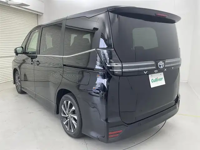 トヨタ ヴォクシー ハイブリッド S－Z 茨城県 2025(令7)年 0.1千km アティチュードブラックマイカ 登録済未使用車/純正10.5DA/ナビ/バックカメラ/フルセグ/CD/DVDデッキ/デジタルインナーミラー/ユニバーサルステップ/衝突被害軽減ブレーキ/車線逸脱抑制装置/レーダークルーズコントロール/オートマチックハイビーム/クリアランスソナー/BSM/両側電動スライドドア/ETC2.0/AC100V/シートヒーター/純正17インチAW/3眼LEDヘッドライト/スマートキー