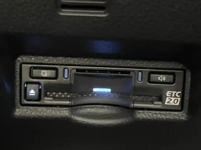 トヨタ ヴォクシー ハイブリッド S－Z 茨城県 2025(令7)年 0.1千km アティチュードブラックマイカ 登録済未使用車/純正10.5DA/ナビ/バックカメラ/フルセグ/CD/DVDデッキ/デジタルインナーミラー/ユニバーサルステップ/衝突被害軽減ブレーキ/車線逸脱抑制装置/レーダークルーズコントロール/オートマチックハイビーム/クリアランスソナー/BSM/両側電動スライドドア/ETC2.0/AC100V/シートヒーター/純正17インチAW/3眼LEDヘッドライト/スマートキー