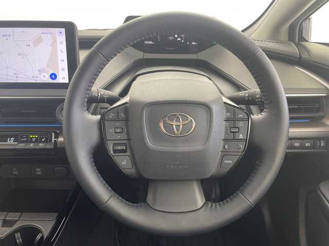 トヨタ プリウス Z 愛知県 2023(令5)年 2万km アティチュードブラックマイカ 純正12.3型ナビ/・Bluetooth/・フルセグテレビ/パノラミックビューモニター/パノラマルーフ/デジタルインナーミラー/ワイヤレス充電/衝突軽減ブレーキ/レーンキープアシスト/オートマチックハイビーム/ブラインドスポットモニター/シートヒーター/ベンチレーション/ステアリングヒーター/前後コーナーセンサー/レーダークルーズコントロール/前方ドライブレコーダー/ETC2.0/LEDヘッドライト