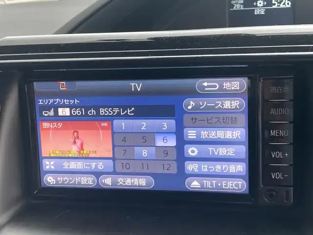 トヨタ ヴォクシー X 島根県 2017(平29)年 10.4万km ブラッキッシュアゲハガラスフレーク ディーラーOPSDナビ(CD/ワンセグ/BT)/左側パワースライドドア /プリクラッシュセーフティー/レーンディパーチャーアラート/オートハイビーム/オートライト/LEDヘッドライト/ビルトインETC/前ドライブレコーダー/純正フロアマット/純正ドアバイザー/純正キャップ付き鉄ホイール付き冬タイヤ積み込み