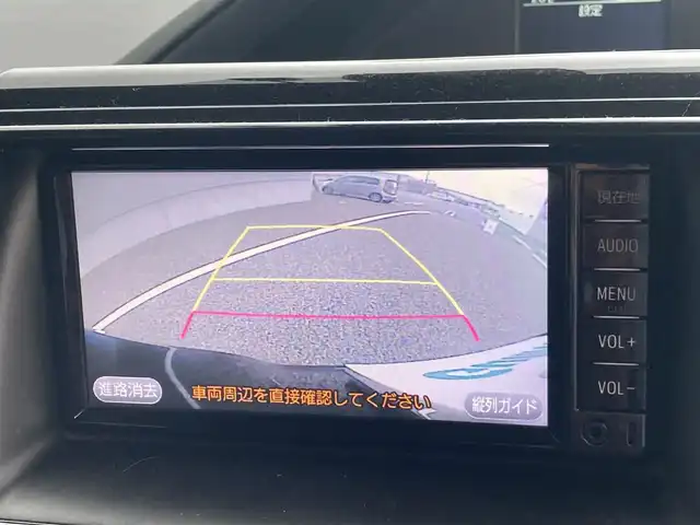 トヨタ ヴォクシー X 島根県 2017(平29)年 10.4万km ブラッキッシュアゲハガラスフレーク ディーラーOPSDナビ(CD/ワンセグ/BT)/左側パワースライドドア /プリクラッシュセーフティー/レーンディパーチャーアラート/オートハイビーム/オートライト/LEDヘッドライト/ビルトインETC/前ドライブレコーダー/純正フロアマット/純正ドアバイザー/純正キャップ付き鉄ホイール付き冬タイヤ積み込み