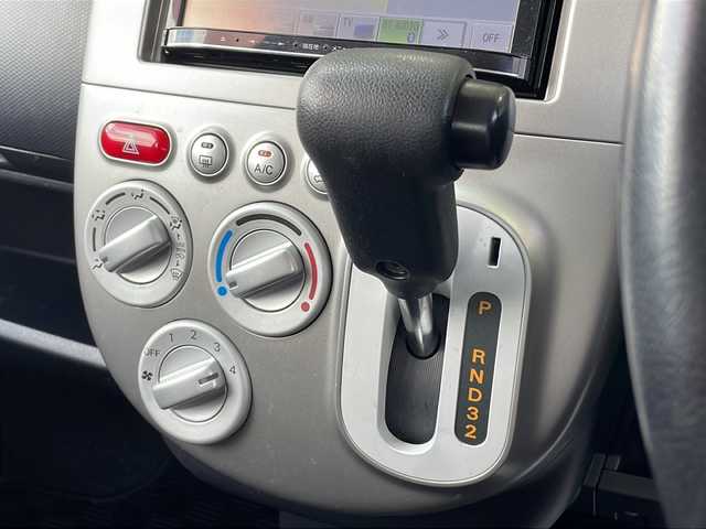 三菱 トッポ G 富山県 2012(平24)年 10.4万km アメジストブラック 禁煙車/４WD/社外ＳＤナビ/フルセグＴＶ/ＢｌｕｅＴｏｏｔｈ・ＣＤ/社外アルミホイール/社外フロアマット/ベンチシート/シートヒーター/ＥＴＣ/キセノンヘッドライト/リモコンキー/保証書・記録簿/取扱説明書