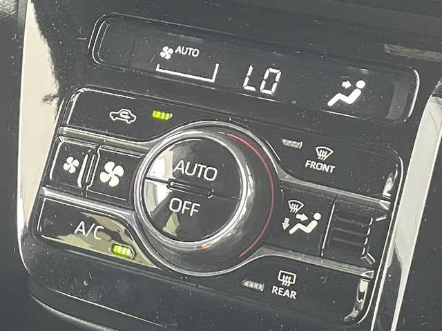 ダイハツ タント カスタム RS スタイルセレクション 滋賀県 2020(令2)年 4.2万km パールブラック 両側パワースライドドア/純正9インチナビ/（AM/FM/CD/DVD/フルセグ/Bluetooth）/バックカメラ/全周囲カメラ/ドライブレコーダー/ETC/クルーズコントロール/プリクラッシュブレーキアシスト/横滑り防止装置/コーナーセンサー/アイドリングストップ/運転席・助手席シートヒーター/電動格納ミラー/オートライト/LEDヘッドライト/プッシュスタート/スマートキー/スペアキー/オートエアコン/USB端子/純正フロアマット
