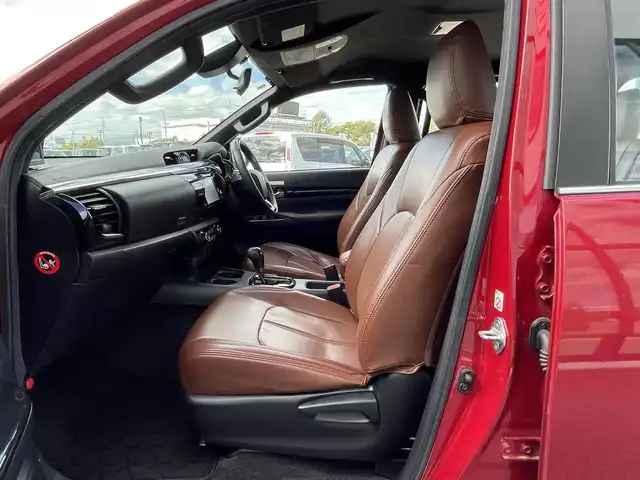 トヨタ ハイラックス Z ブラックラリーエディション 道央・札幌 2019(令1)年 6.4万km クリムゾンスパークレッドM ４WD/寒冷地仕様/純正ディーラーOPナビ/CD/DVD/BT/フルセグ/プリクラッシュセーフティ/横滑り防止装置/レーダークルーズコントロール/ダウンヒルアシストコントロール/レーンキープアシスト/デフロック/フロント/バックカメラ/ETC/ECOMODE/PWRMODE/トランスファ切替/レザー調シートカバー/ステアリングリモコン/MTモード付AT/プッシュスタート/スマートキー/LEDヘッドライト/オートライト/フォグランプ/電動格納ミラー/ヒーテッドドアミラー/ウィンカーミラー/純正フロアマット